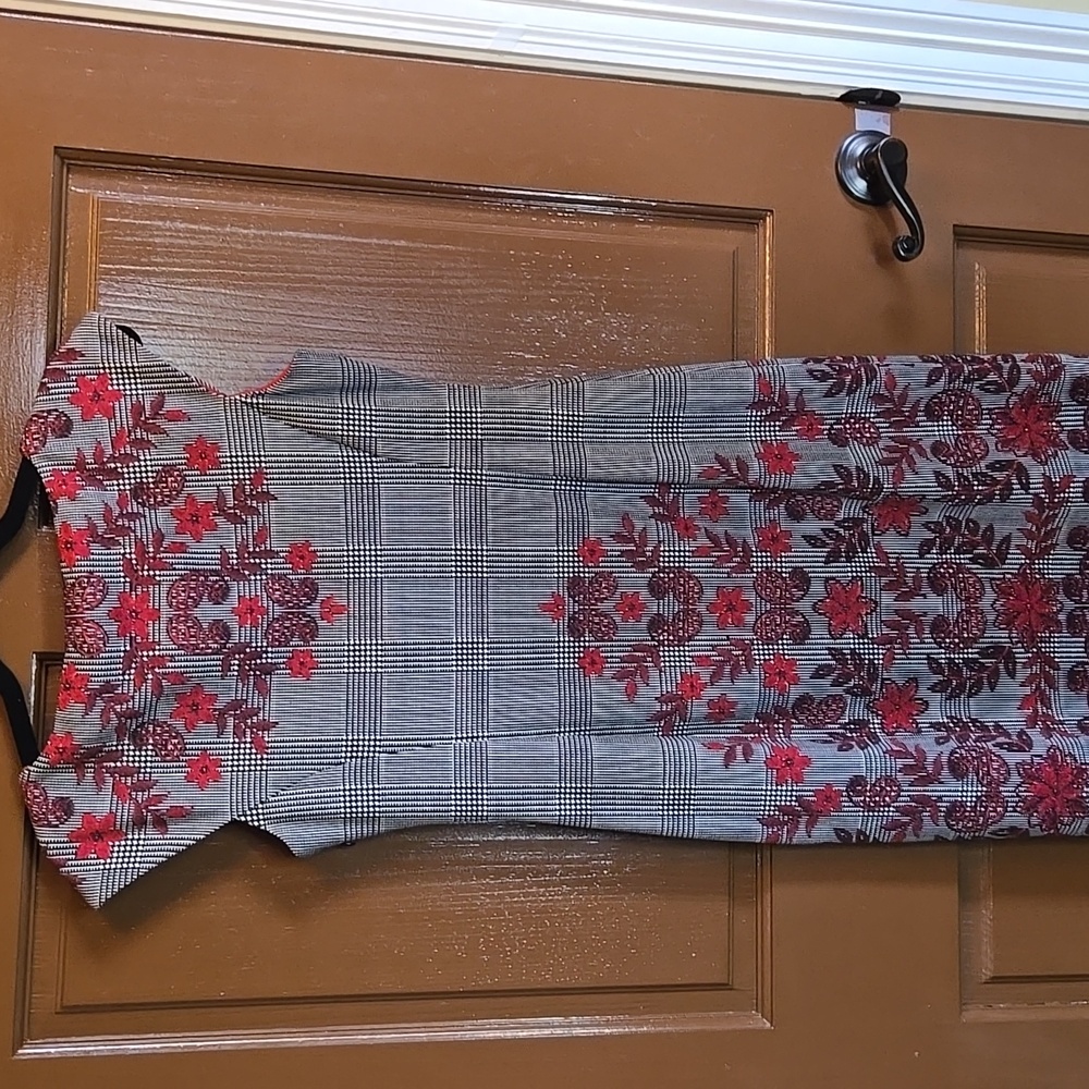 Maggie L-Blk/white plaid straight stretchy dress with red floral print Sz 6. - Picture 8 of 9